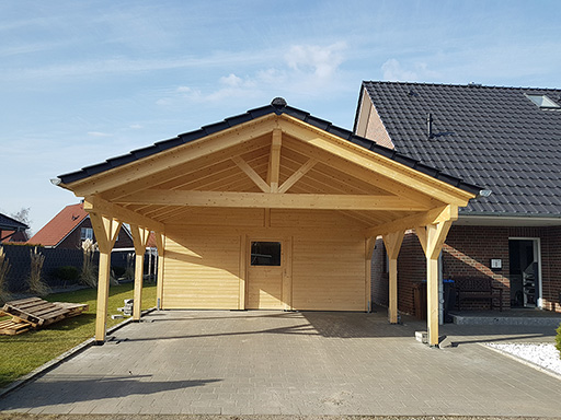 Carport mit Gartenhaus