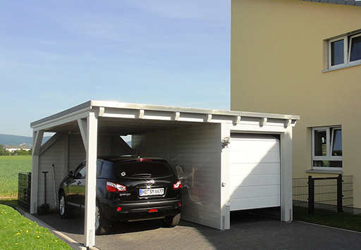 Carport mit Tor